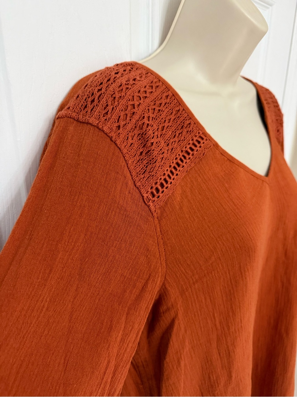 Eddie Bauer Rust Cotton Crochet Shoulder V-Neck Blouse Medium - Picture 5 of 12